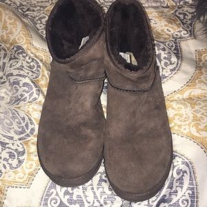 Dark brown ugg bots